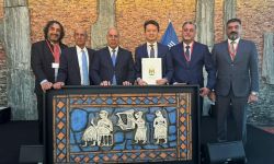 العراق يُهدي لوحة السلام لمنظمة الملكية الفكرية